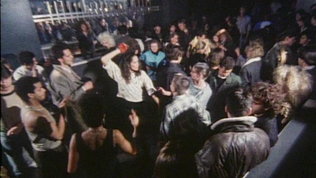 Tanzende Menschen in Disco