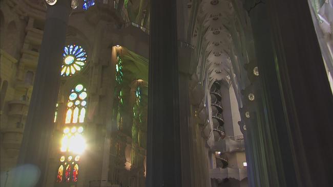 Gaudi Kirche innen