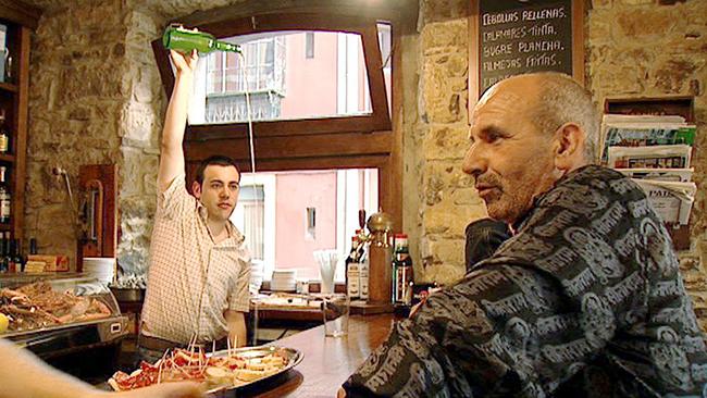 © ORF/MR-Film/Christoph Mayr Die Kunst des Cidre-Einschenkens