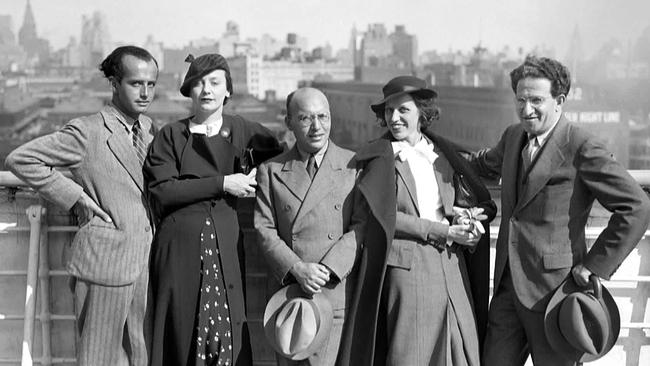 Lotte Lenya, Reise nach Übersee von Frankreich nach New York im September 1935