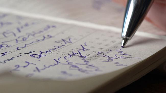 Michal Hvoreckys Hand schreibend