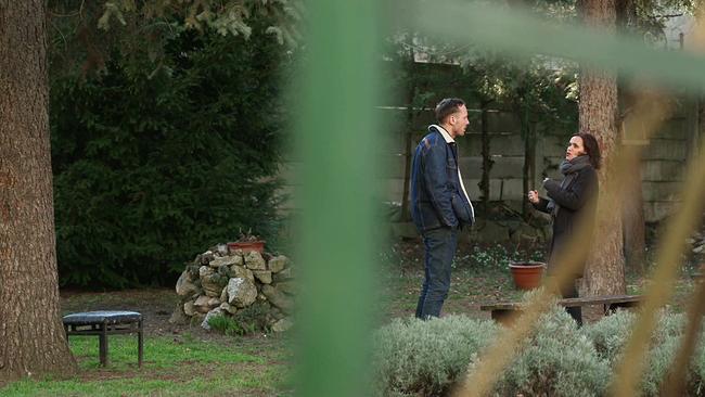 Michal Hvoreckys spricht in Park mit Katja Gasser