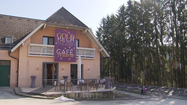 Gold & Pech Theater außen