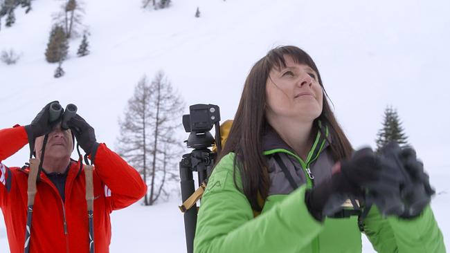 Harry und Nationalparkrangerin Carola Trojer bei der Wildtierbeobachtung