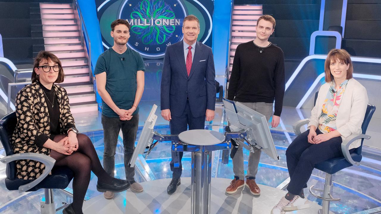 "Die Millionenshow" am 14.3.2022: Fides Raffel (Wien), Dominik Schicho (Kobenz in der Steiermark), Armin Assinger, Maximilian Neuhauser (Loosdorf in Niederösterreich), Katharina Rauscher (Wien)