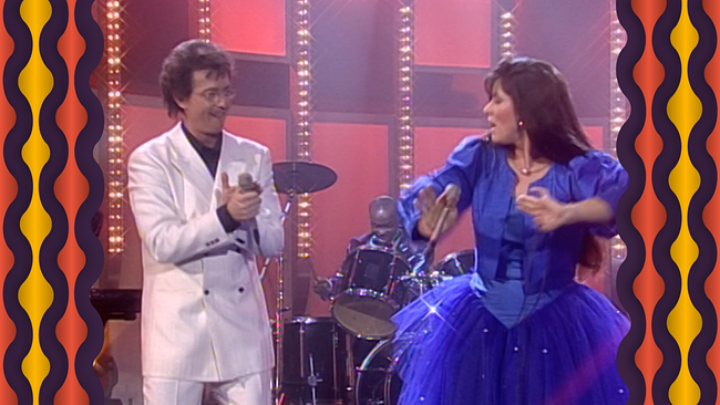 Roland Adrowitzer und Ingrid Thurnher als Al Bano & Romina Power, singend