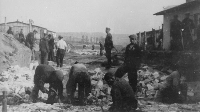 © United States Holocaust Memorial Museum Gefangene im Zwangsarbeitslager Lemberg-Janowska.