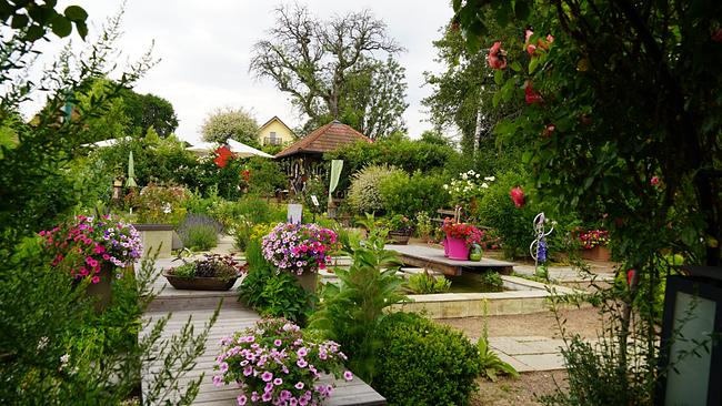 Ein einzigartiger, zauberhafter Garten liegt inmitten des Kräuterdorfes Söchau in der Oststeiermark