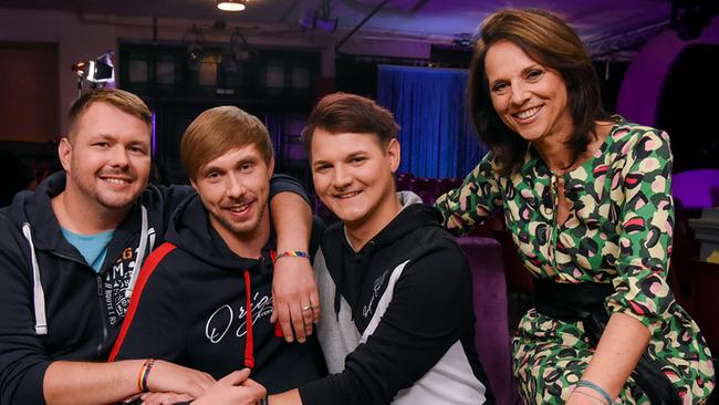 © ORF/Hubert Mican "Vera" am 21.10.2022: Vera Russwurm mit Marcel, Marco und Michel