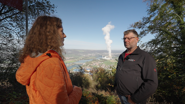 ORF-Korrespondentin Marion Flatz-Mäser mit Hanspeter Erne. Er ist Bürgermeister der Gemeinde Leibstadt.