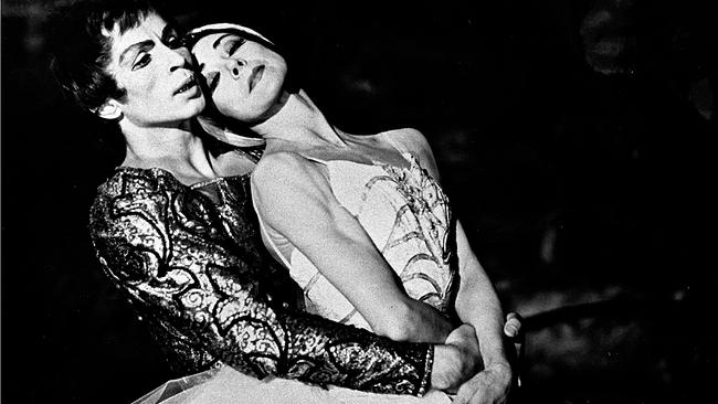 Rudolf Nurejew (Siegfried), Margot Fonteyn (Odette/Odile)