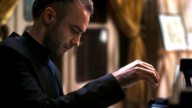 Pianist Daniel Ciobanu
