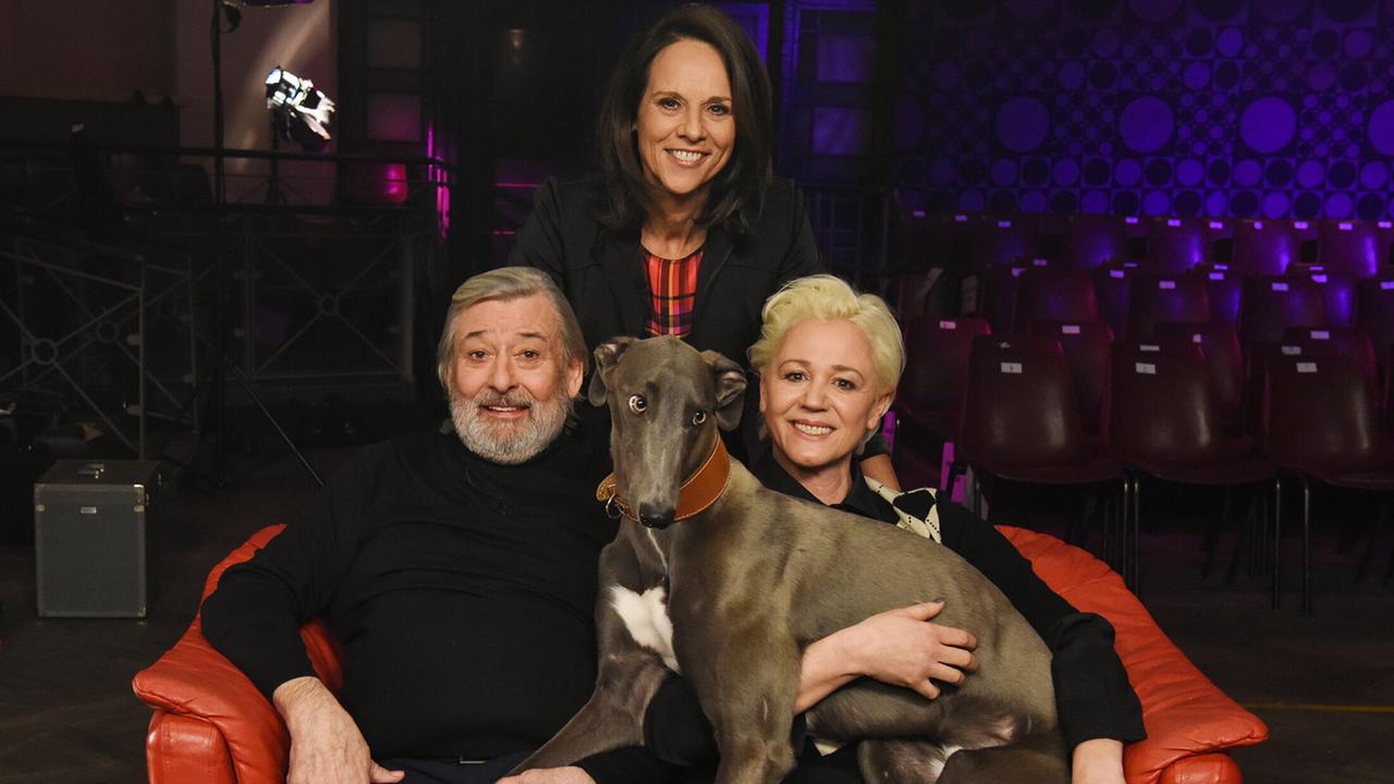© ORF/Hubert Mican "Vera" am 3.3.2023: Vera Russwurm mit Nathalie und Reinhard Gerer,