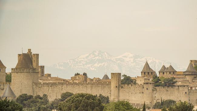 Am Fuße der französischen Pyrenäen liegt eine der ältesten und beeindruckendsten Burgen Europas: Carcassonne