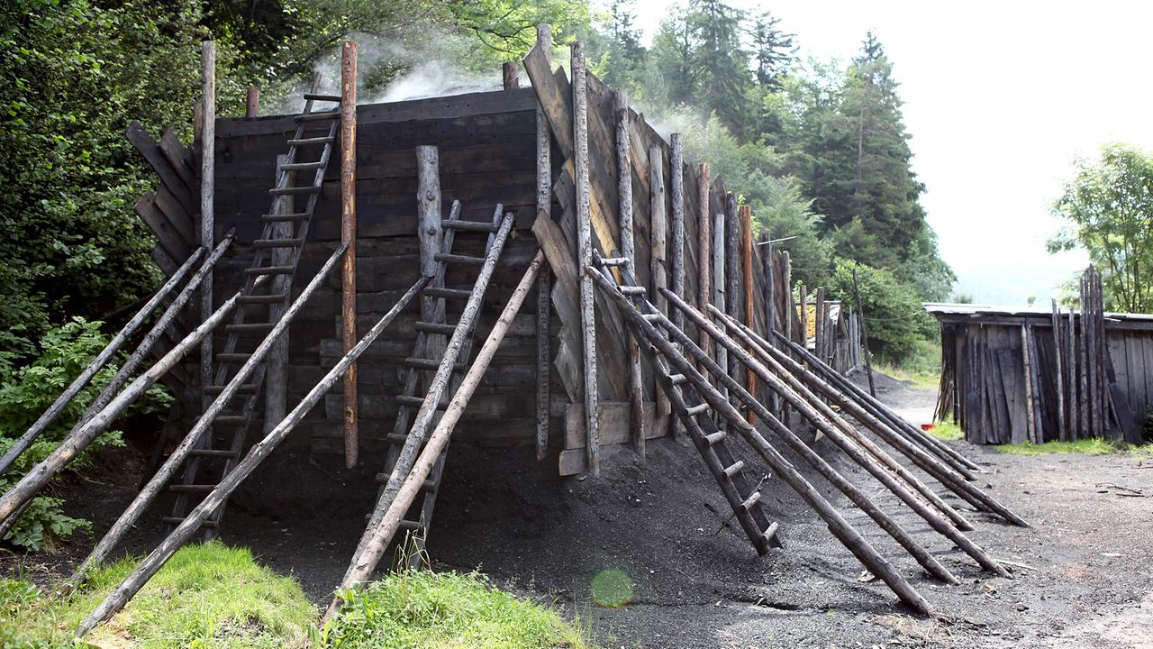 Köhlerei, Rohr im Gebirge