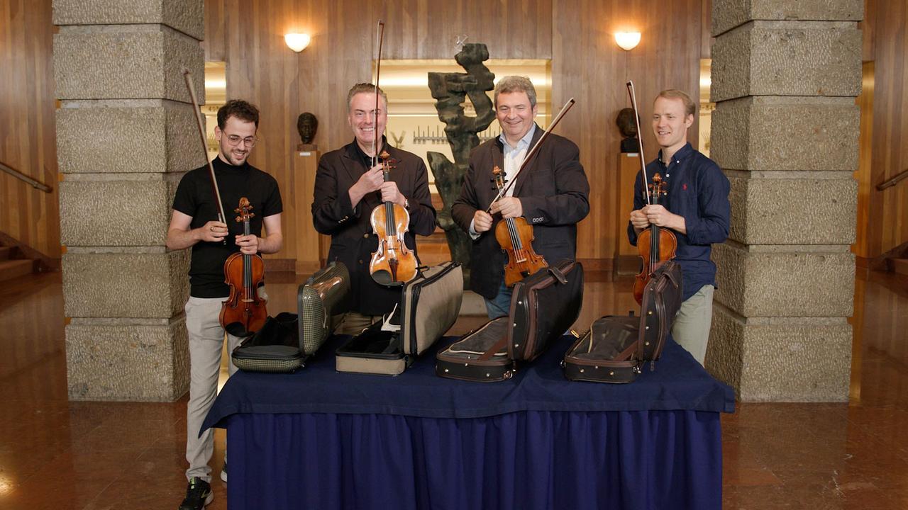 © ORF/ORF-S/Jackie Krenka "JedermannJedefrau - Das Salzburger Festspielmagazin 2023: Folge 3": Wr. Philharmoniker mit ihren Stradivaris