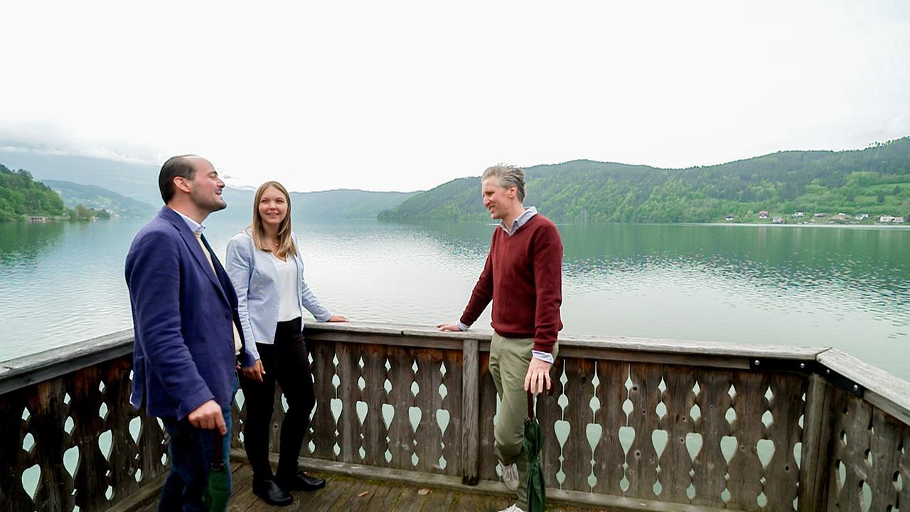 "Herrschaftszeiten!: Bei Familie Tacoli auf Schloss Birkenstein und in der See-Villa in Millstatt": Johann-Philipp Spiegelfeld mit Federico Tacoli und Valentina Aichelburg-Rumerskirch