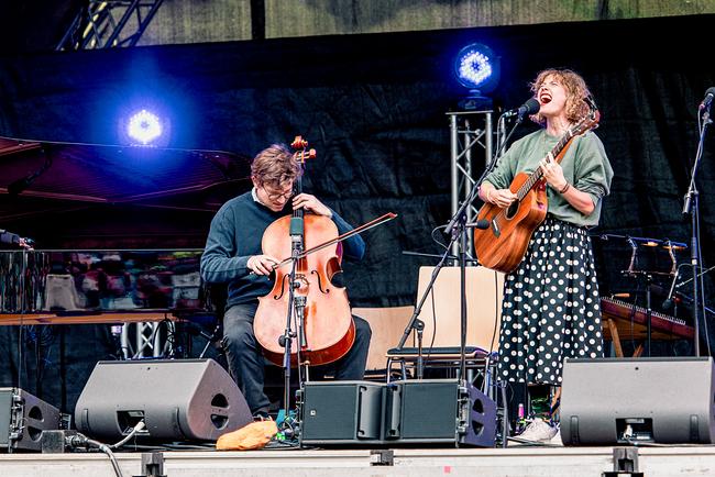 © ORF/Ramona Waldner Clemens Sainitzer und die Singer-Songwriterin Anna Mabo