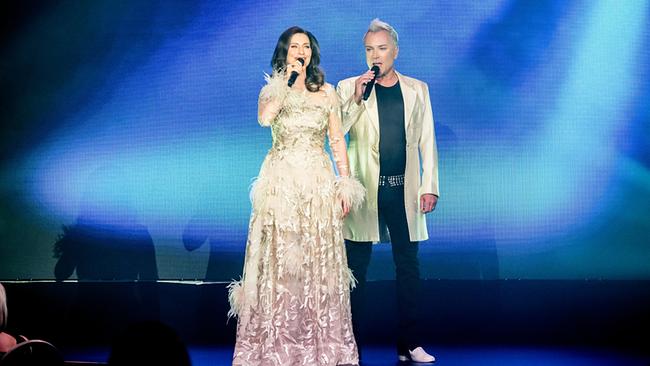 "Mr. Musical präsentiert: Musicals 'Made in Austria'":  Pia Douwes singt gemeinsam mit Uwe Kröger "Wenn ich tanzen will" aus "Elisabeth".