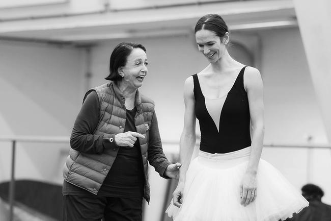 © ORF/arte/Yan Revazov/Staatsballett Berlin Choreografin Marcia Haydée und Balletttänzerin Polina Semionova, bei den Proben zu Dornröschen