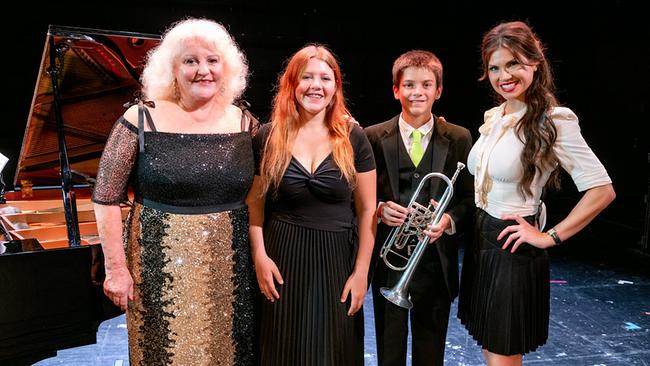 "Stars & Talente by Leona König": Marika Lichter, Madeleine Hogg, Simon Pruckner, Leona König