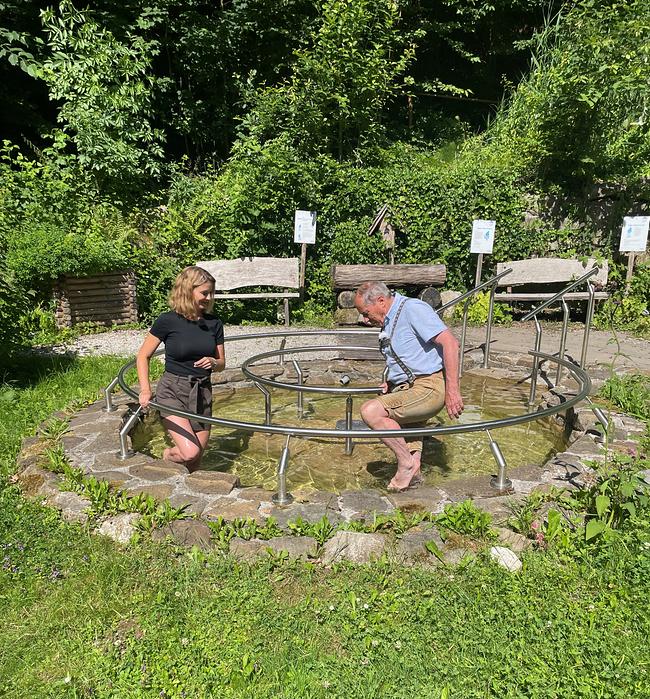 Christine Reiler und  Hans Gasperl beim Kneippen