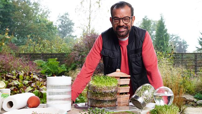 © ©Leopold Mayrhofer/Natur im Garten Die Zeit der großen Gemüseernte im Garten ist vorüber, nun geht es ans Lagergemüse. Doch Karl Ploberger weiß, wie sich auch jetzt auf die Schnelle noch frische Vitamine selbst ziehen lassen. Sogar auf der Fensterbank: Microgreens und Sprossen