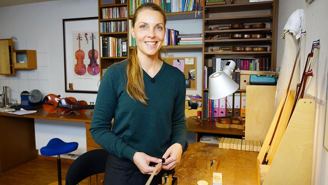 © ORF/Ab Hof TV Produktion Geigenbauerin Nicole Neussl