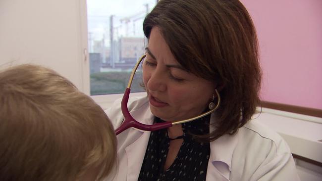 © ORF Ärztin hört Patient ab