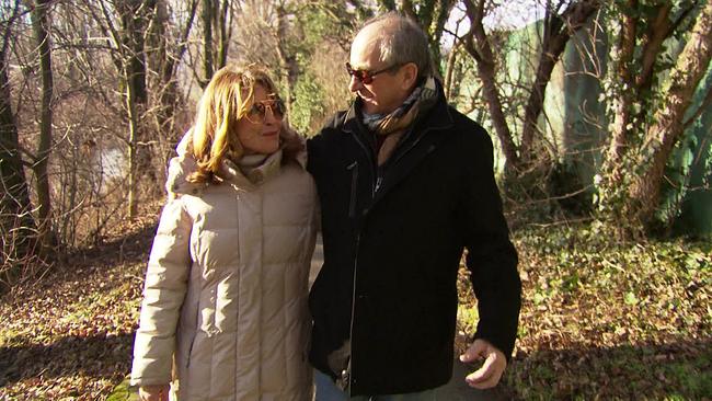 © ORF Pärchen geht im Wald spazieren