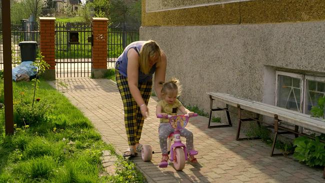 Seit Kriegsbeginn haben viele Polen ukrainische Familien aufgenommen. Sabina Stankowska hat das alte Haus ihrer Großmutter als Unterkunft für Flüchtlinge zur Verfügung gestellt.