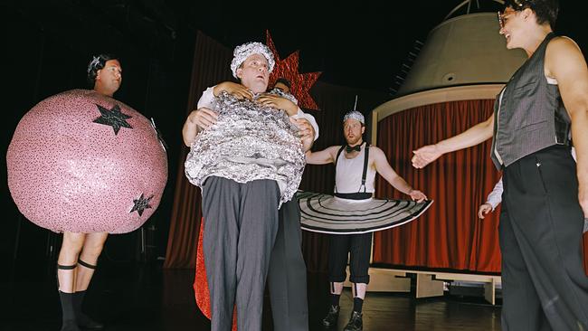 Volkstheater  "ICH MÖCHTE ZUR MILCHSTRASSE WANDERN