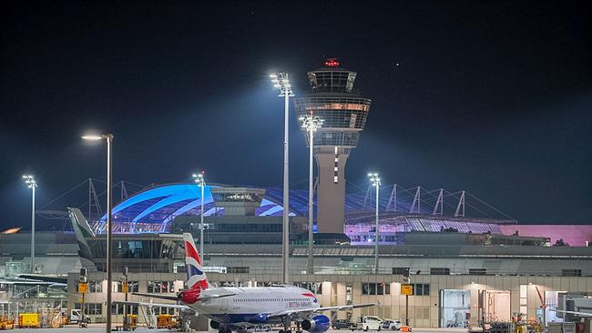© APA/onw-images/Enrique Kaczor Flughafen München bei Nacht
