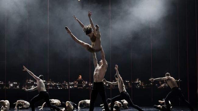 Sacre / Erica Pinzano, Matteo Moretto und  Ballettensemble