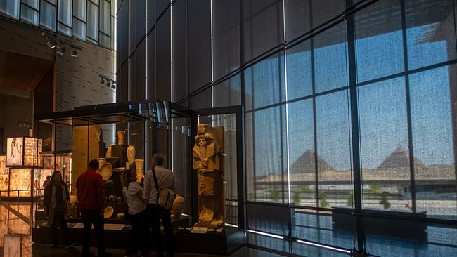 © APA/AFP/Khaled DESOUKI Grand Egyptian Museum - Blick auf Pyramiden von Gizeh