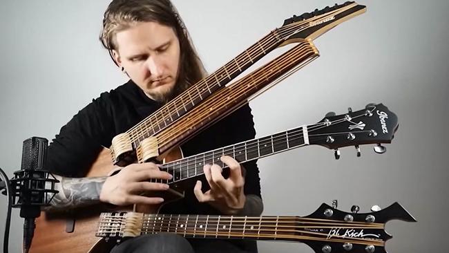 © ORF Bernd "Bernth" Brodträger spielt Gitarre mit vier verschiedenen Hälsen