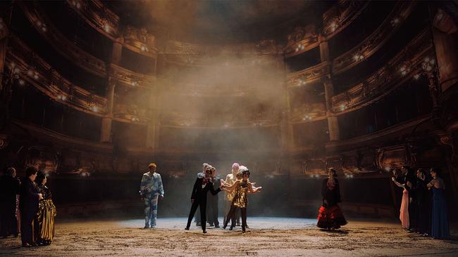 Ensemble von Achenbrödls Traum auf Bühne