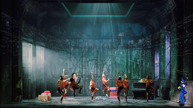 Ensemble von Achenbrödls Traum tanzend