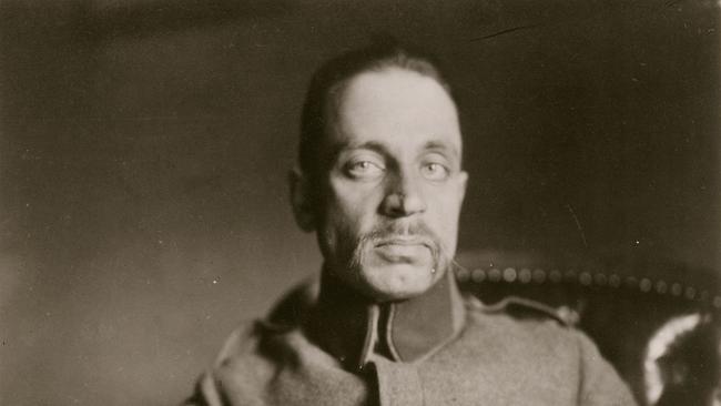 SW Foto von Rainer Maria Rilke, 1916, als Soldat in Wien