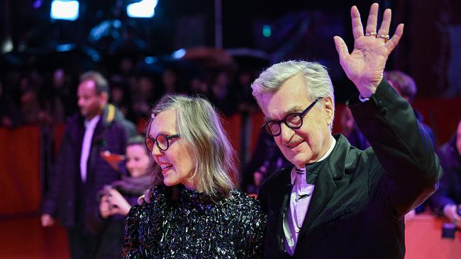 Wim Wenders mit Ehefrau vor dem Berlinale Palast