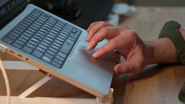 Fritz Jergitsch Hände auf Tastatur