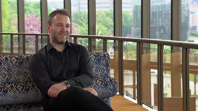 Josh. beim Interview