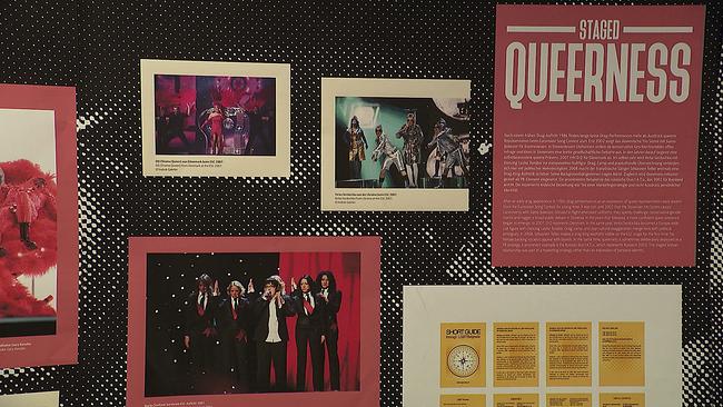 Ausstellungsansicht "United by Queerness" Fotos ESC Auftritte
