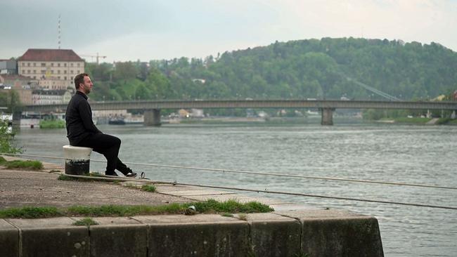 Josh. am Donauufer Linz
