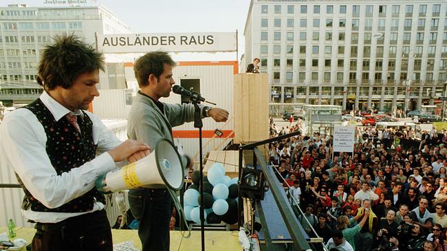 © David Baltzer/bildbuehne.de Christoph Schlingensief, Bitte liebt Österreich – Erste österreichische Koalitionswoche, 2000