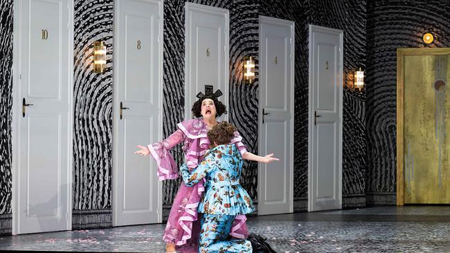 © SF/Monika Rittershaus Szenenbild „Il viaggio a Reims“ - Pfingstfestspiele Salzburg 2026