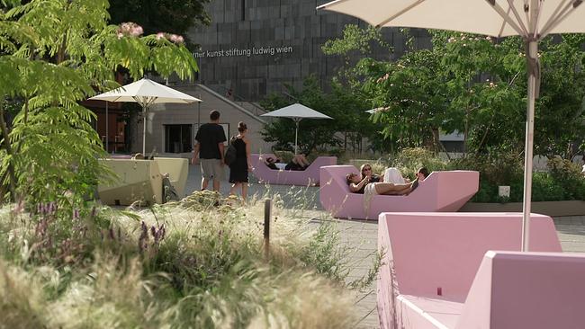 Soda-zitronen-gelbe und punschkrapferl-rosa Enzis vor dem Museumsquartier