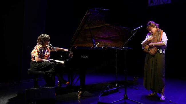 © ORF Golnar Shahyar und Anna Anderluh
