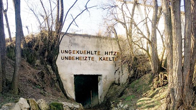 © Ursula Hentschläger Ursula Hentschläger, „Ungekuehlte Hitze. Unbeheizte Kälte“, Textminatur aus Überleben 2, 2026