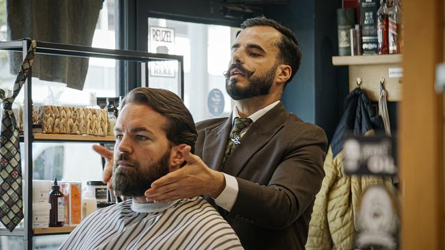 Barbier Dagy und Kunde